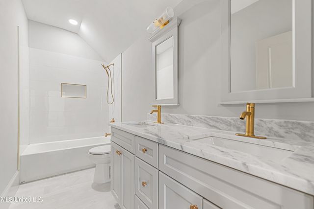 425 2nd Street, Gulfport, MS 39507