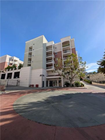 3740 Santa Rosalia, Los Angeles, CA 90008