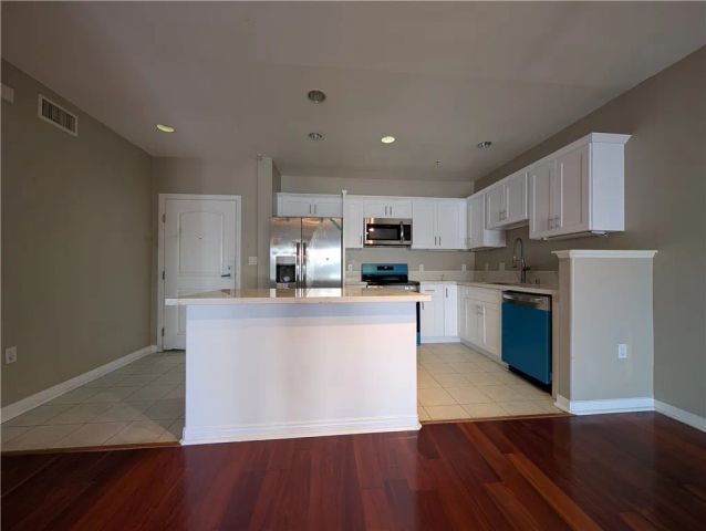 3740 Santa Rosalia, Los Angeles, CA 90008