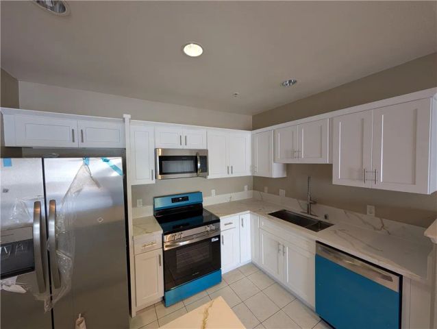 3740 Santa Rosalia, Los Angeles, CA 90008