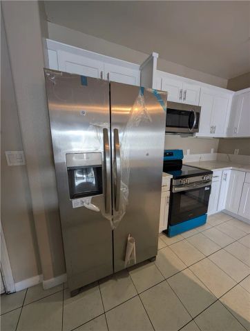 3740 Santa Rosalia, Los Angeles, CA 90008