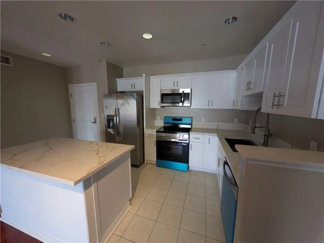 3740 Santa Rosalia, Los Angeles, CA 90008