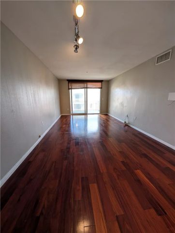 3740 Santa Rosalia, Los Angeles, CA 90008