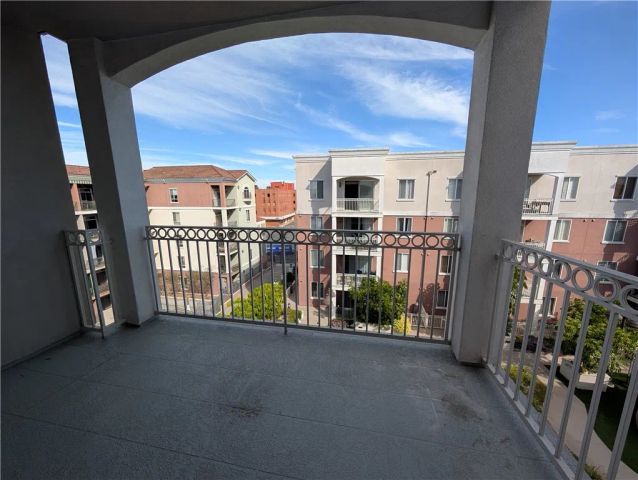 3740 Santa Rosalia, Los Angeles, CA 90008