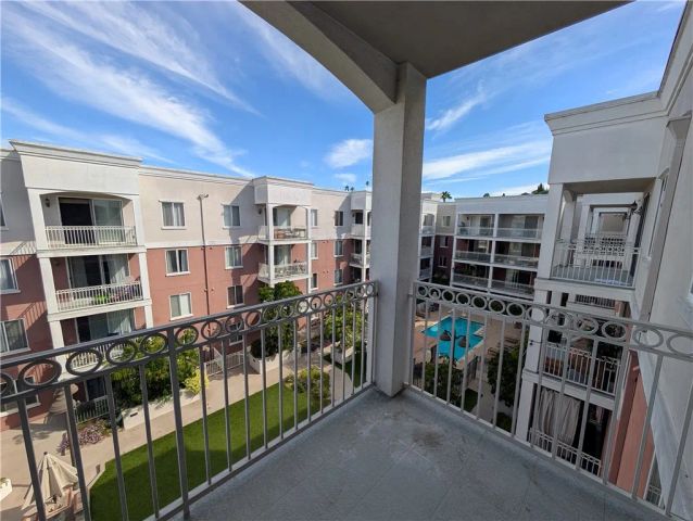 3740 Santa Rosalia, Los Angeles, CA 90008