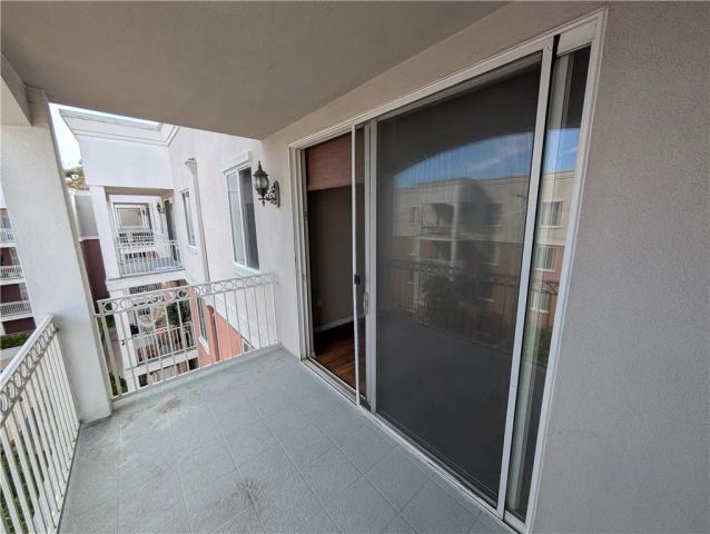 3740 Santa Rosalia, Los Angeles, CA 90008