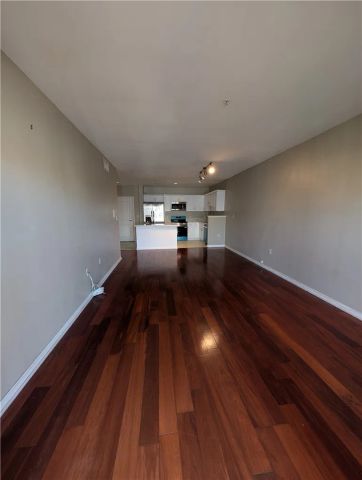 3740 Santa Rosalia, Los Angeles, CA 90008