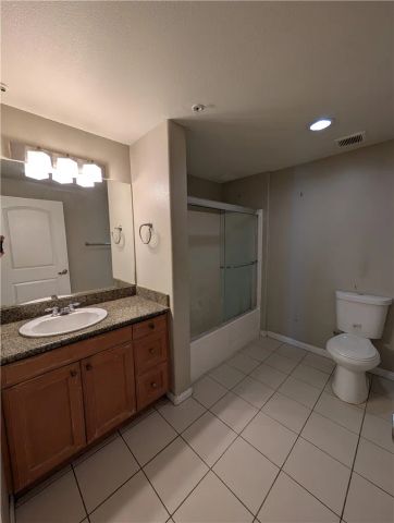 3740 Santa Rosalia, Los Angeles, CA 90008