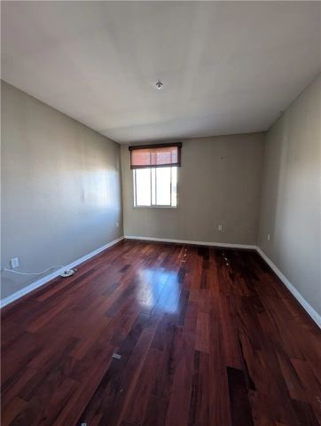 3740 Santa Rosalia, Los Angeles, CA 90008