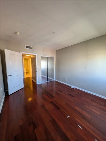 3740 Santa Rosalia, Los Angeles, CA 90008