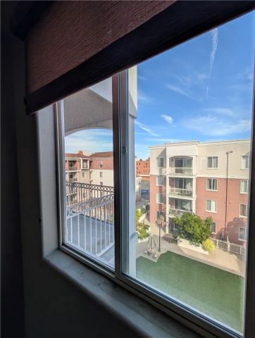 3740 Santa Rosalia, Los Angeles, CA 90008