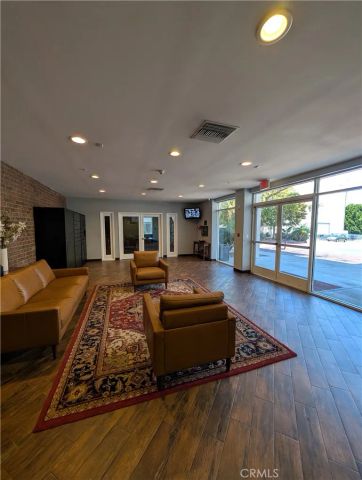 3740 Santa Rosalia, Los Angeles, CA 90008