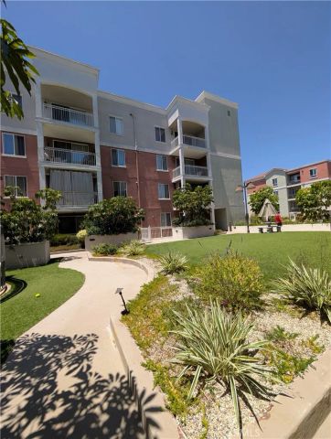 3740 Santa Rosalia, Los Angeles, CA 90008