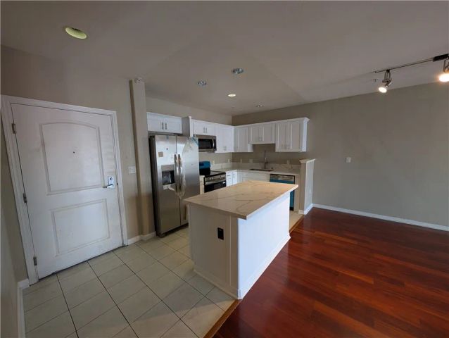 3740 Santa Rosalia, Los Angeles, CA 90008