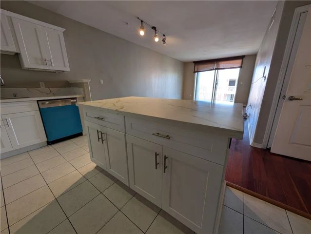 3740 Santa Rosalia, Los Angeles, CA 90008