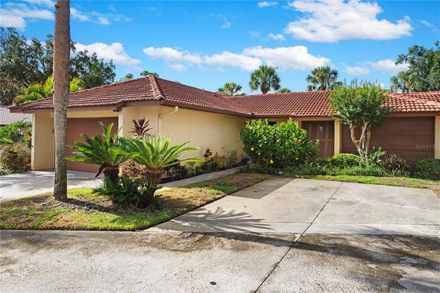5059 JAMAICA CIRCLE 15, Orlando, FL 32808