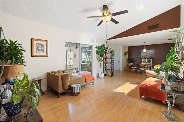 5059 JAMAICA CIRCLE 15, Orlando, FL 32808