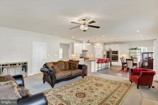 100 GRAYHAWK WAY S, Mechanicsburg, PA 17050