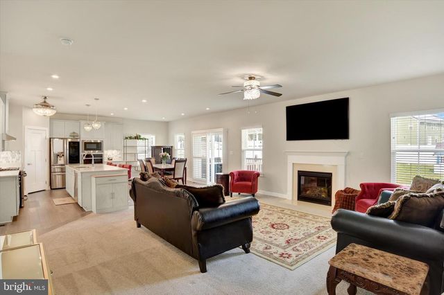100 GRAYHAWK WAY S, Mechanicsburg, PA 17050