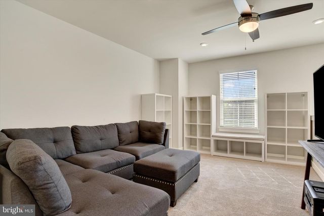 100 GRAYHAWK WAY S, Mechanicsburg, PA 17050