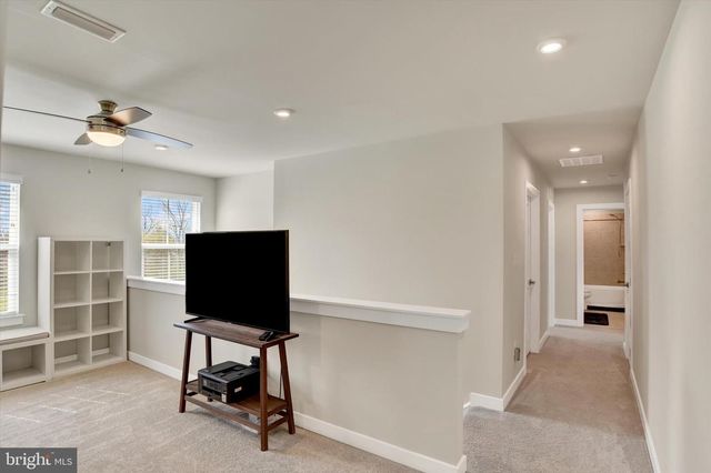100 GRAYHAWK WAY S, Mechanicsburg, PA 17050