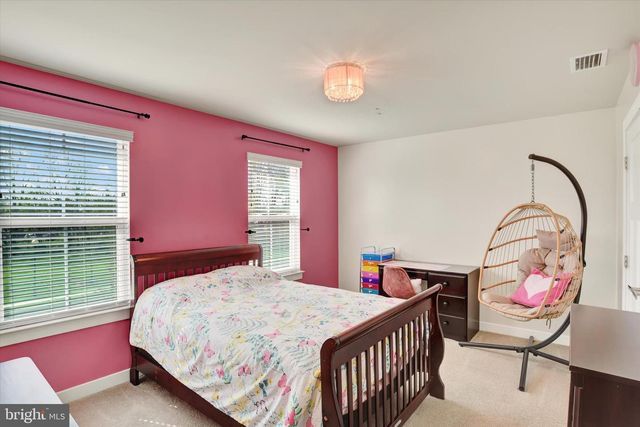 100 GRAYHAWK WAY S, Mechanicsburg, PA 17050