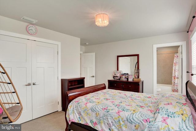 100 GRAYHAWK WAY S, Mechanicsburg, PA 17050