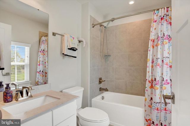 100 GRAYHAWK WAY S, Mechanicsburg, PA 17050
