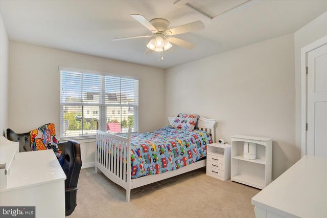 100 GRAYHAWK WAY S, Mechanicsburg, PA 17050