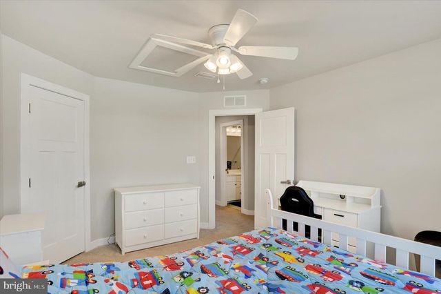 100 GRAYHAWK WAY S, Mechanicsburg, PA 17050