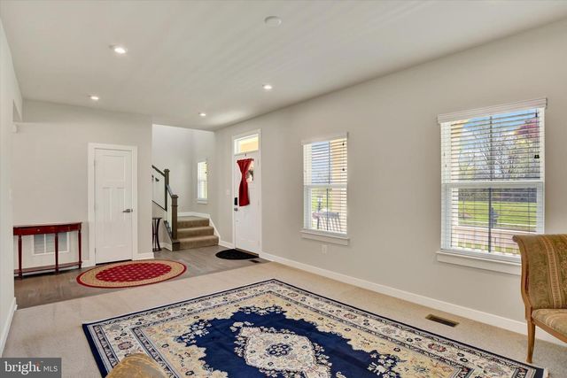 100 GRAYHAWK WAY S, Mechanicsburg, PA 17050