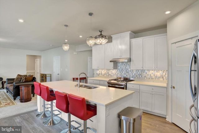 100 GRAYHAWK WAY S, Mechanicsburg, PA 17050