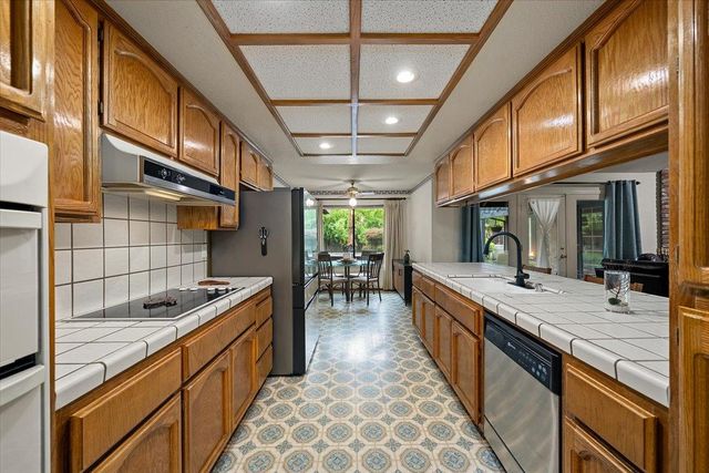 12001 Prospect Hill Dr, Gold River, CA 95670