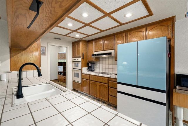 12001 Prospect Hill Dr, Gold River, CA 95670