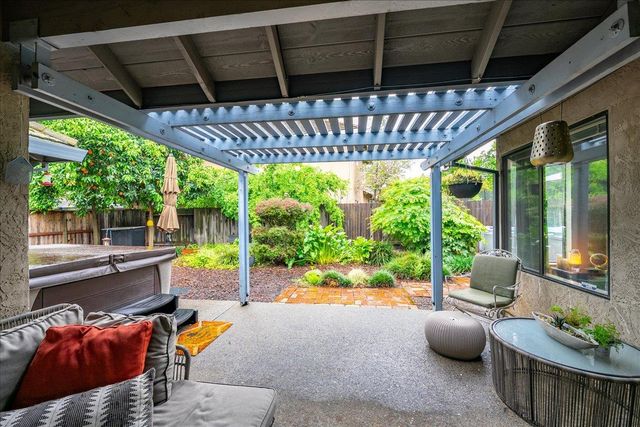 12001 Prospect Hill Dr, Gold River, CA 95670