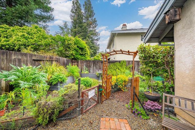 12001 Prospect Hill Dr, Gold River, CA 95670