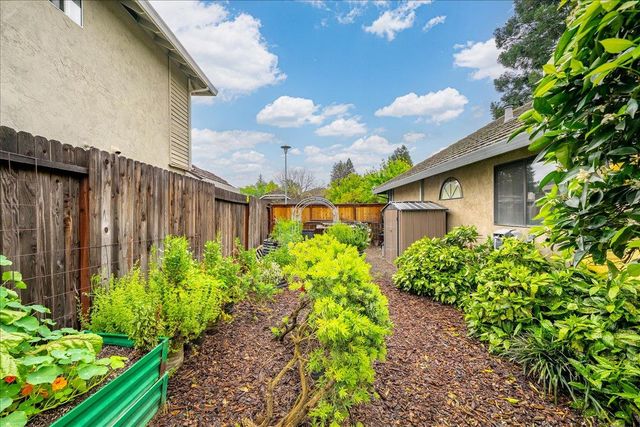 12001 Prospect Hill Dr, Gold River, CA 95670