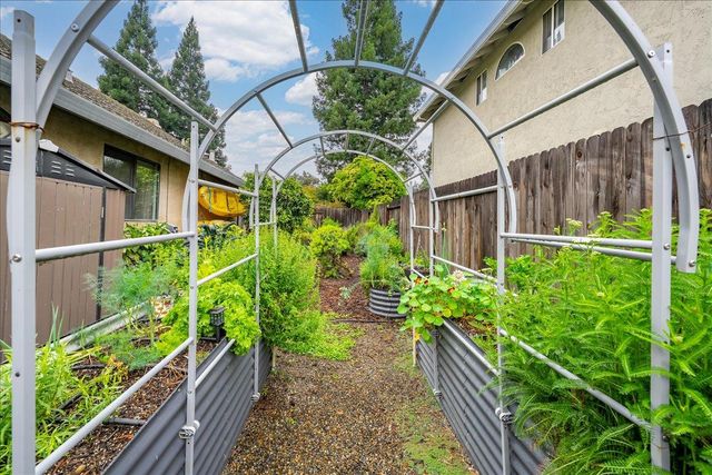 12001 Prospect Hill Dr, Gold River, CA 95670