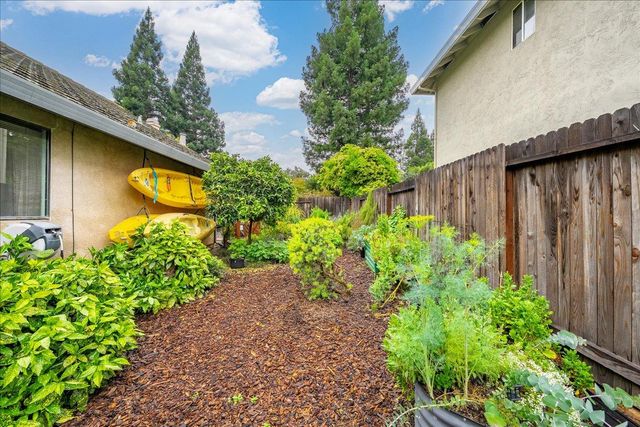 12001 Prospect Hill Dr, Gold River, CA 95670