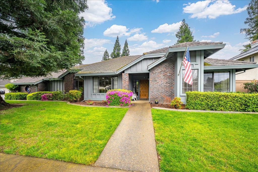 12001 Prospect Hill Dr, Gold River, CA 95670