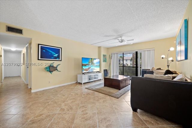 1014 Green Pine Blvd H1, West Palm Beach, FL 33409