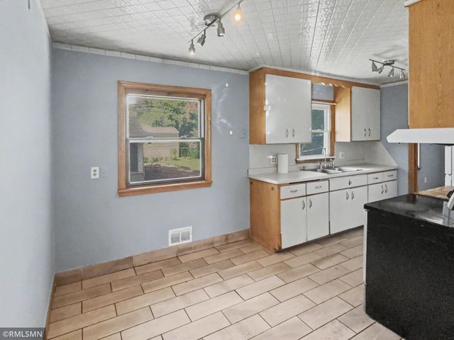 3912 61st Avenue N, Brooklyn Center, MN 55429