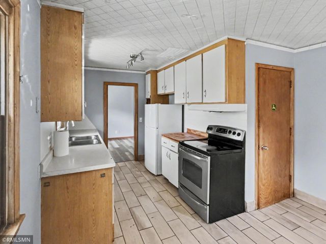 3912 61st Avenue N, Brooklyn Center, MN 55429