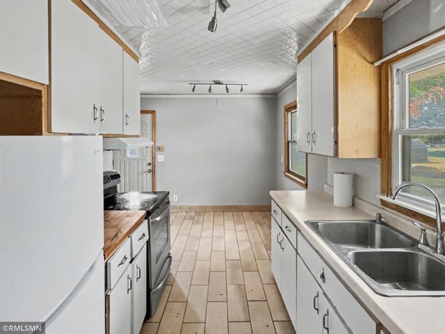 3912 61st Avenue N, Brooklyn Center, MN 55429