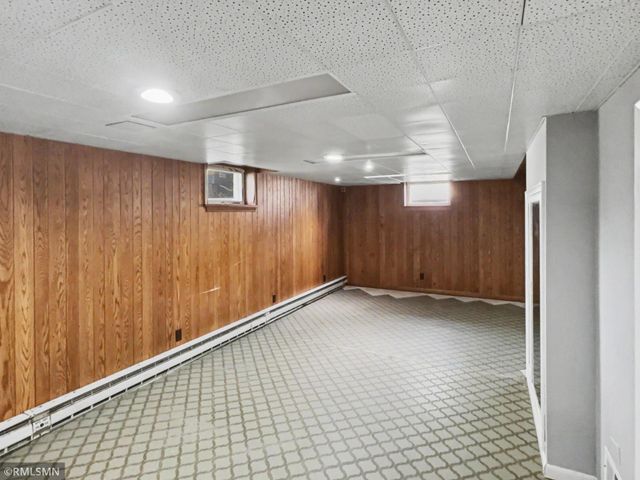 3912 61st Avenue N, Brooklyn Center, MN 55429