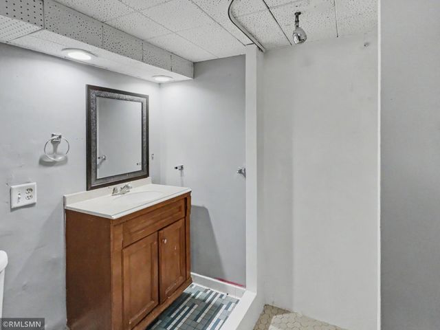 3912 61st Avenue N, Brooklyn Center, MN 55429