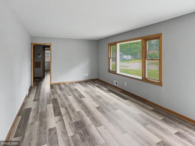 3912 61st Avenue N, Brooklyn Center, MN 55429