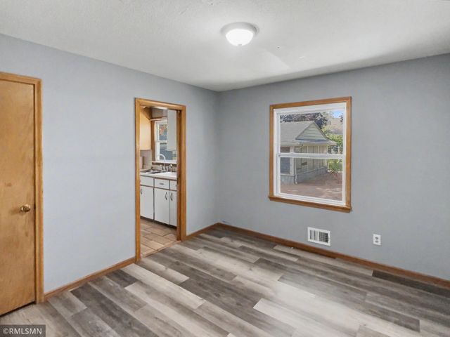 3912 61st Avenue N, Brooklyn Center, MN 55429