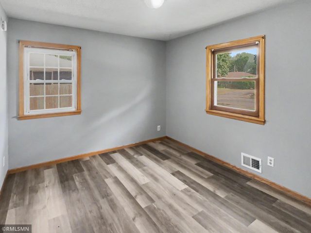 3912 61st Avenue N, Brooklyn Center, MN 55429