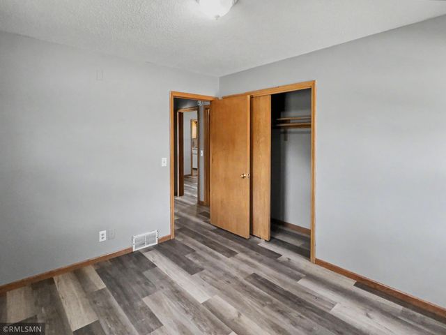 3912 61st Avenue N, Brooklyn Center, MN 55429